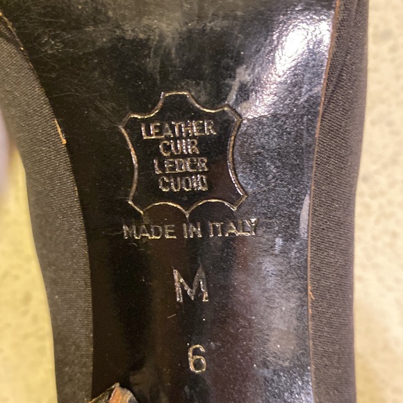 Authentic Vintage YSL Pumps - Picture 5 of 5